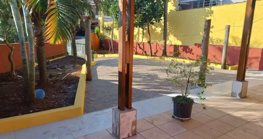 Casa Térrea para Locação em Atibaia, Jardim das Flores, 4 dormitórios, 2 suítes, 3 banheiros, 3 vagas