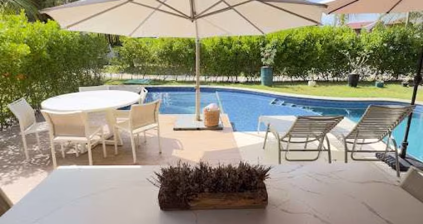 VENDE-SE LINDO BANGALÔ REFORMADO - 3 SUÍTES + DEPENDÊNCIA COMPLETA - MURO ALTO