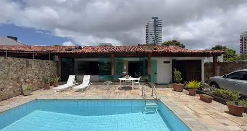 VENDE-SE CASA EM CANDEIAS COM PISCINA E SAUNA