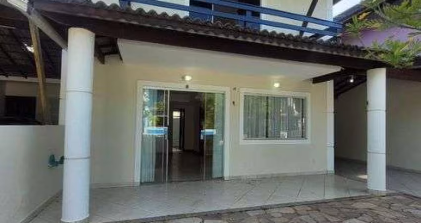 Casa em Lauro de Freitas com 4|4, 02G e 160M²