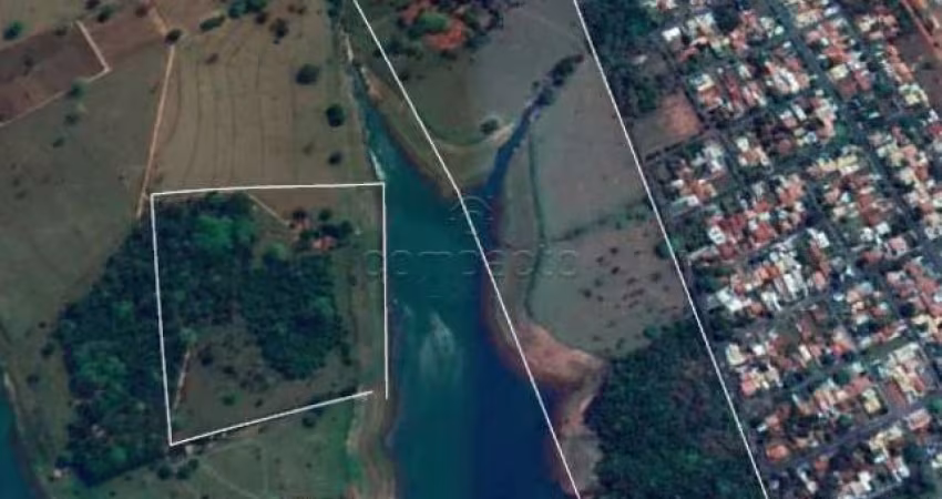 Terreno Área em Fronteira