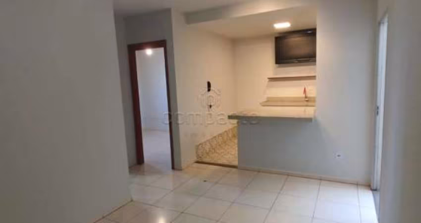 Apartamento térreo 2 quartos no Condomínio Parque Rio das Flores