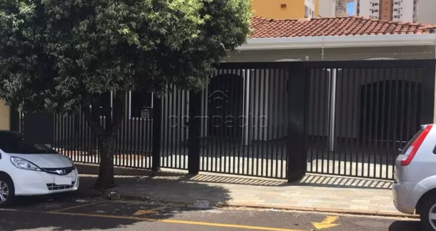 Casa Comercial Reformada com 400M² - Localização privilegiada.