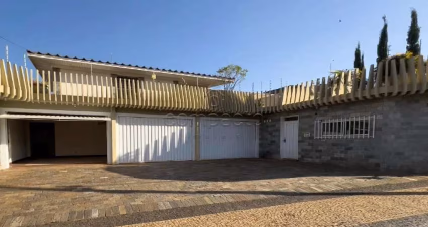 Casa Residencial/Comercial com 3 andares e 9 Quartos para alugar - Zona Sul