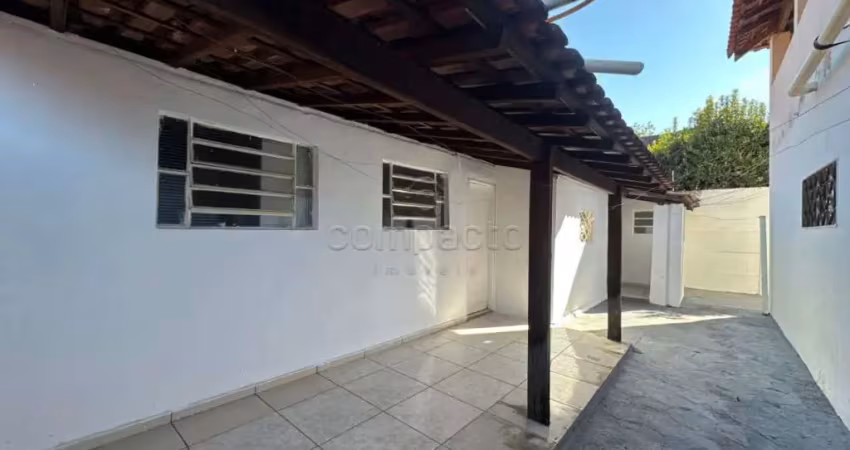 Casa com 2 quartos para alugar na Rua Humberto Delboni, Jardim Fuscaldo, São José do Rio Preto