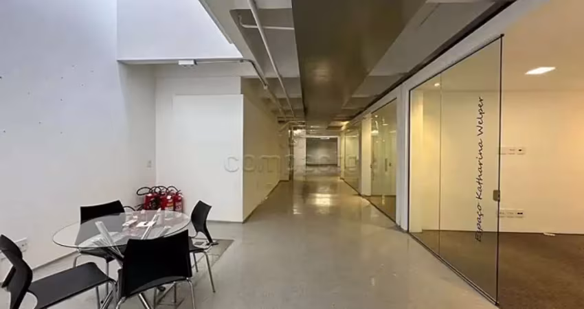 Lindo e amplo prédio com 1.700m² de área útil no centro!