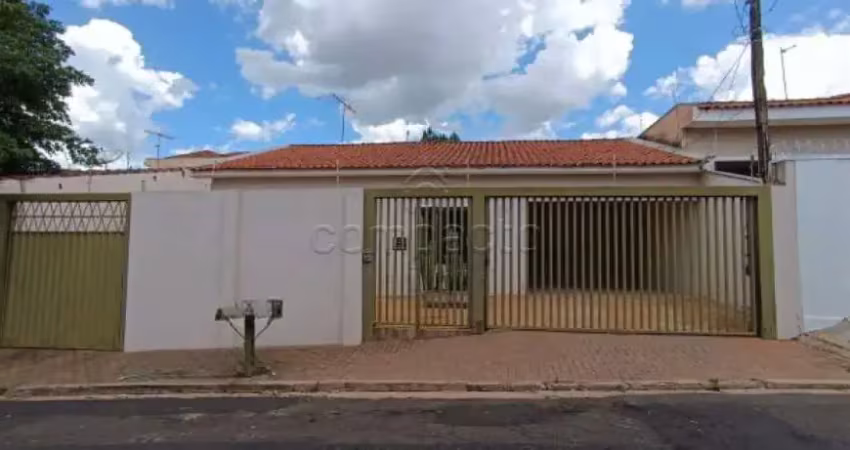 Casa com 3 quartos para alugar na Rua Egildo Vescio, Jardim Nazareth, São José do Rio Preto