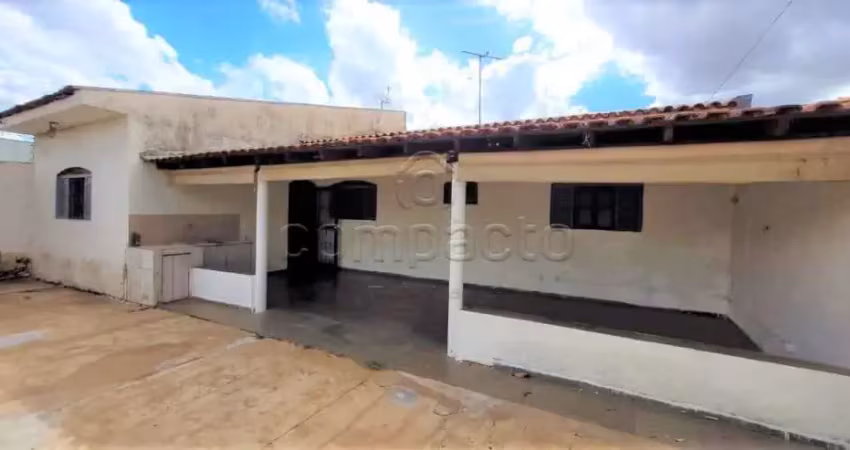 Casa com 2 quartos para alugar na Rua Otávio Pirozzi, Jardim Caparroz, São José do Rio Preto