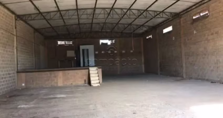 Ótimo e amplo barracão com 345m² de área útil para locação