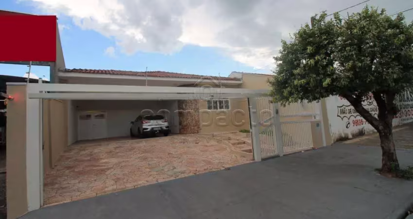 Casa com 3 quartos para alugar na Avenida Brasil, Vila Falavina, São José do Rio Preto