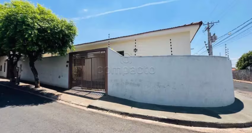 Casa com 3 quartos para alugar na Rua Darci Friederich Pacheco, Conjunto Habitacional Cristo Rei, São José do Rio Preto