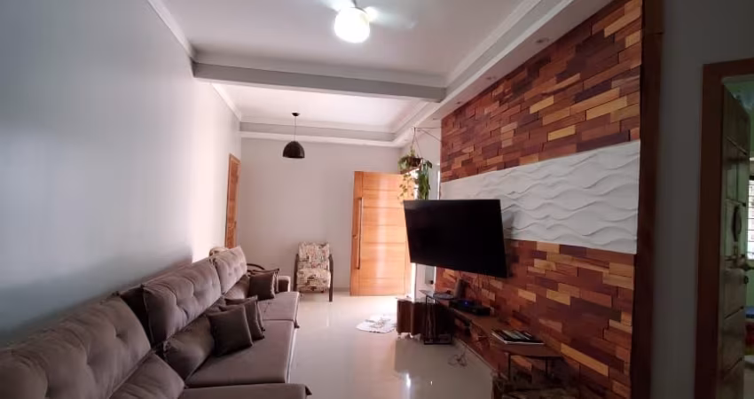 Excelente Casa térrea residencial e ponto comercial com 2 salas, banheiro e pequena copa integrado à Excelente casa residencial com área de lazer: piscina e espaço gourmet. 3 dormitórios sendo 1 suite