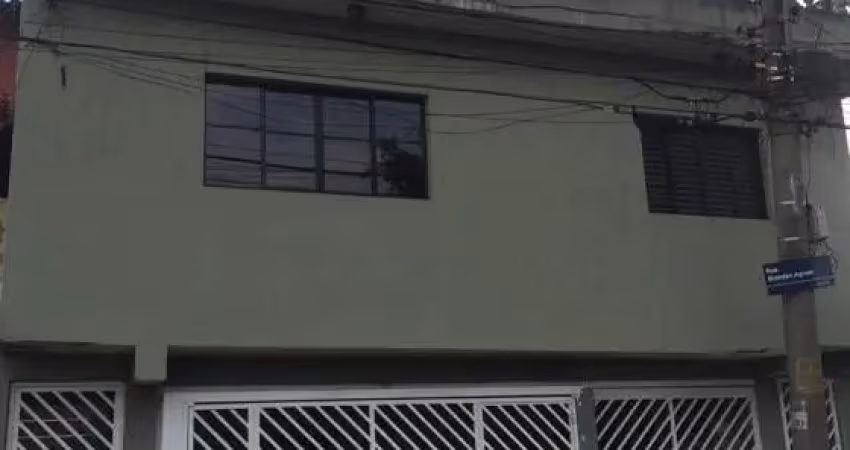 OPORTUNIDADE: São 3 CASAS NO MESMO TERRENO - ESTUDO FORMA DE PAGAMENTO, VENDAS INDIVIDUAIS OU TOTAL NÃO FOI AVERBADA E A AVERBAÇÃO É POR CONTA DO COMPRADOR. 1- De 520 mil por APENAS 490MIL, 4 dorm- ca