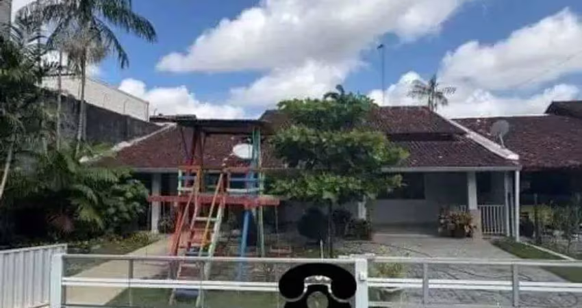 Imóvel para venda possui 450 metros quadrados com 4 quartos