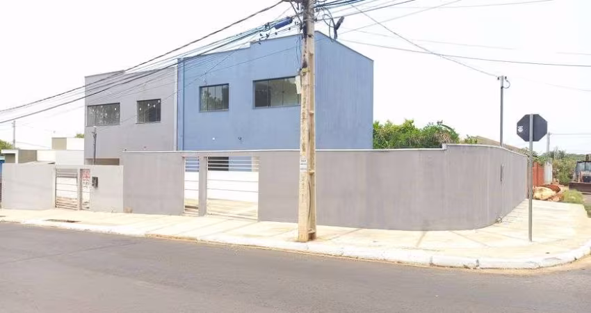 Sobra a venda 3 quartos sendo 1 Suíte com closetJardim Universitário - Cuiabá - MT
