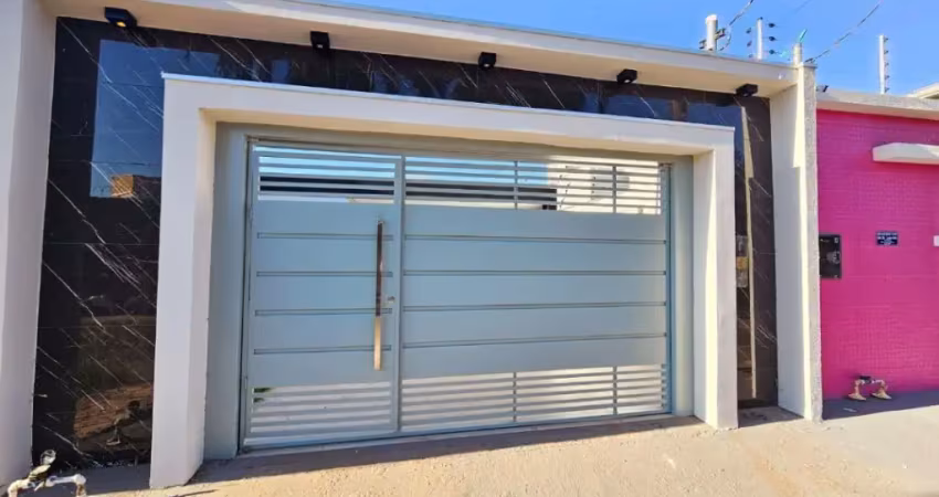 Casa a venda com piscina 3 quartos sendo 2 Suítes Bairro Jardim Califórnia - Cuiabá - MT