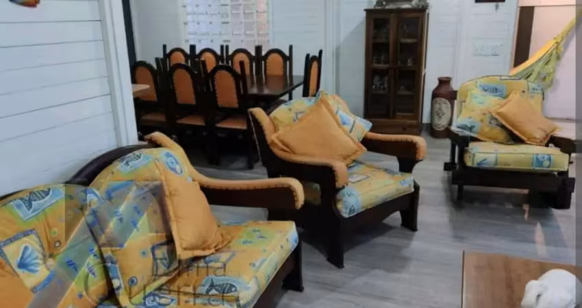 Ubatuba, Toninhas - Casa mobiliada com 05 dormitórios, sendo 03 suítes.