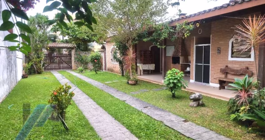 Ubatuba, Itaguá - Casa mobiliada com 02 dormitórios.