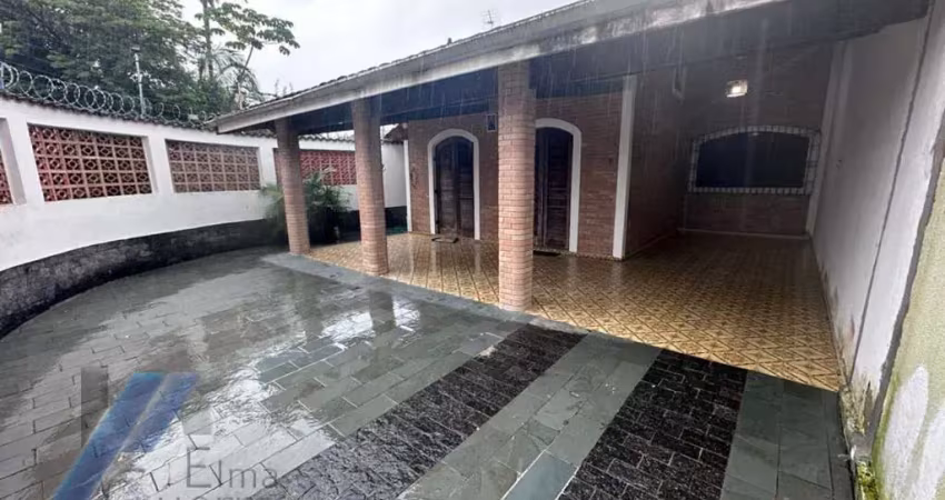 Ubatuba, Itaguá - Casa mobiliada com 03 dormitórios, sendo 01 suíte proximo da praia.