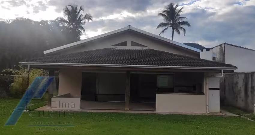Ubatuba, horto - condomínio park hills, casa com 03 dormitórios, sendo 01 suíte.