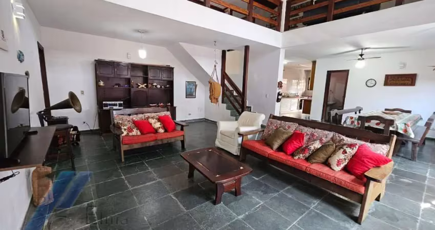 Ubatuba, Lazaro - Casa sobrado  com 05  suites .