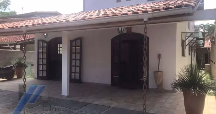 Ubatuba, Itaguá - Casa com 04 dormitórios, sendo 01 suíte.