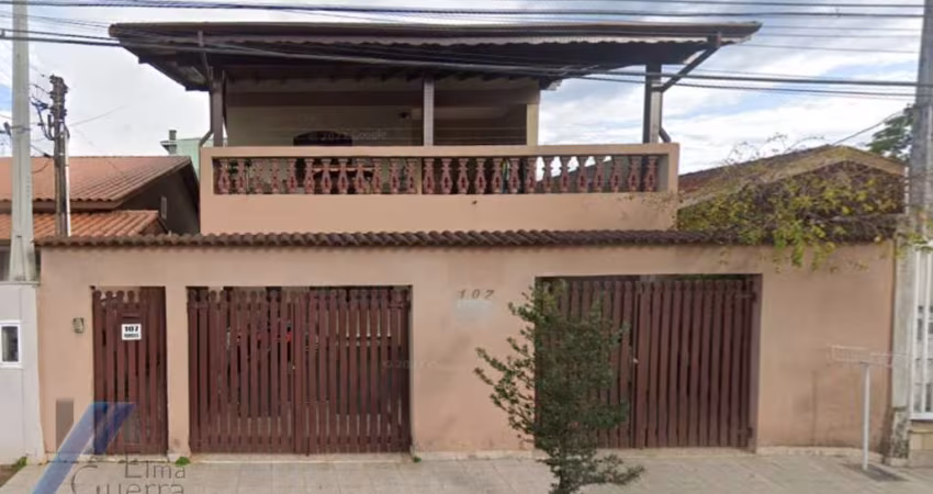Ubatuba, Itaguá - Sobrado próximo a praia com 04 dormitórios, sendo 02 suítes.