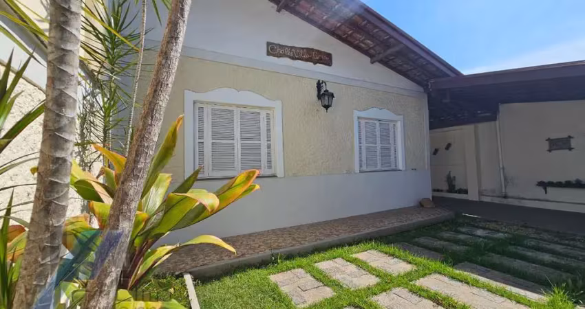Ubatuba, centro - casa bem localizada próximo aos comercios com 02 quartos.