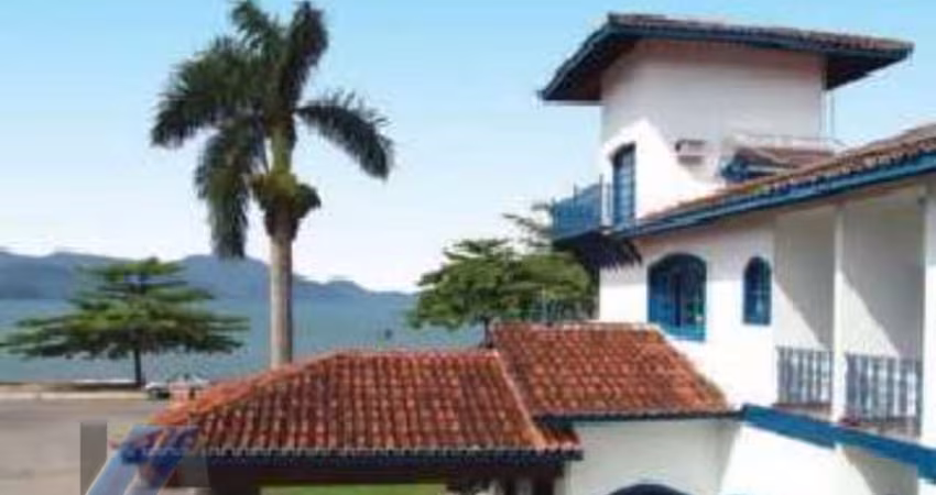 Ubatuba, Itaguá - Hotel mobiliado de frente para o mar com 23 suítes e área de lazer.
