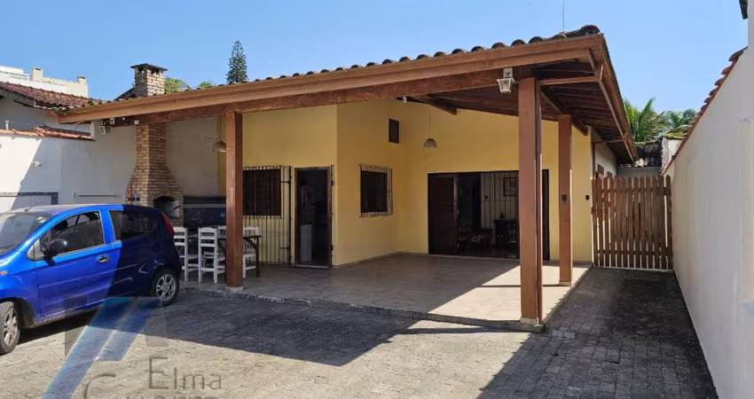 Ubatuba, Itaguá- Casa com 03 dormitórios, sendo 01 suíte a 100 metros da orla do itaguá!