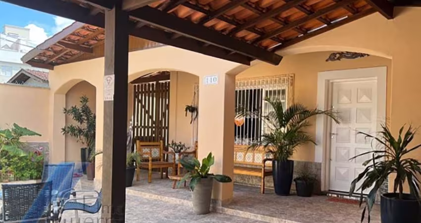 Ubatuba, Itaguá- Casa com 04 dormitórios, sendo 03 suíte a 100 metros da orla do itaguá!