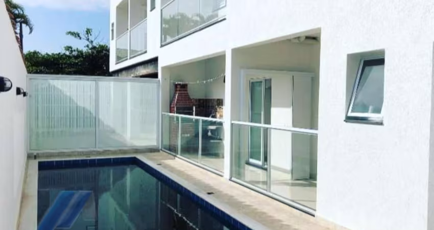 Ubatuba, Praia do Sapê - Apartamento com 01 dormitório e área de lazer.