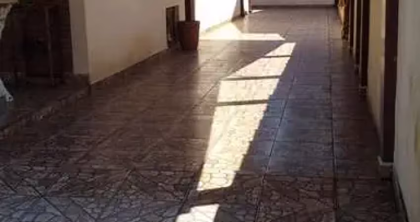 Ubatuba, Itaguá - Casa de 02 dormitórios (01 suíte), com terreno de 300 m2 e edicula com 02 quartos.