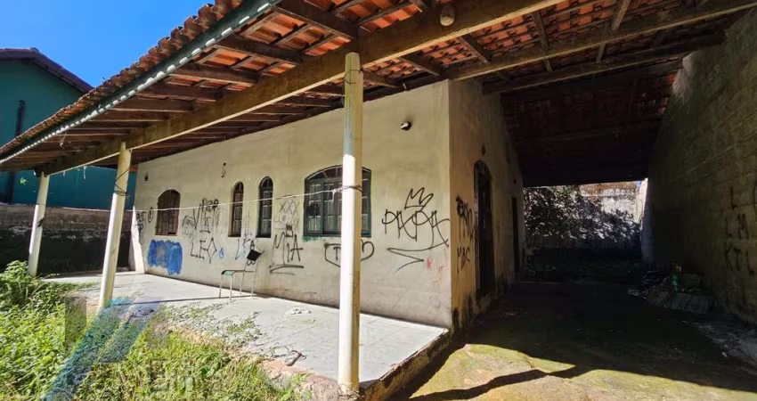 Ubatuba, Ressaca - Casa inacabada com 02 dormitórios, sendo 01 suíte, precisa de reforma.