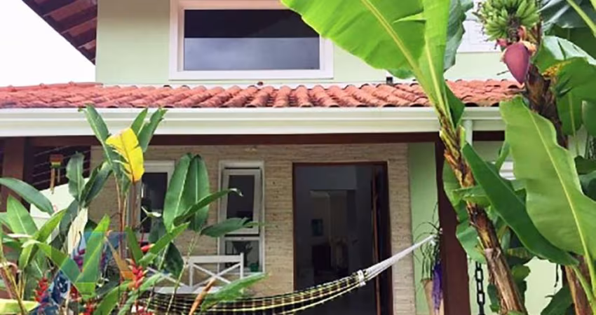 Ubatuba, Itaguá - Linda casa sobrado com 03 formitorios sendo 02 área de lazer .