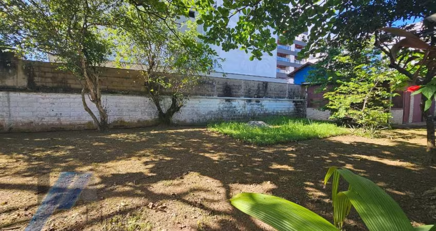 Ubatuba, Itagua - Terreno de esquina aterrado e murado com 300 m2.
