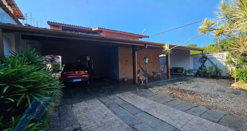 Ubatuba, Parque Viva Mar - Casa com 04 dormitórios, sendo 02 suítes.