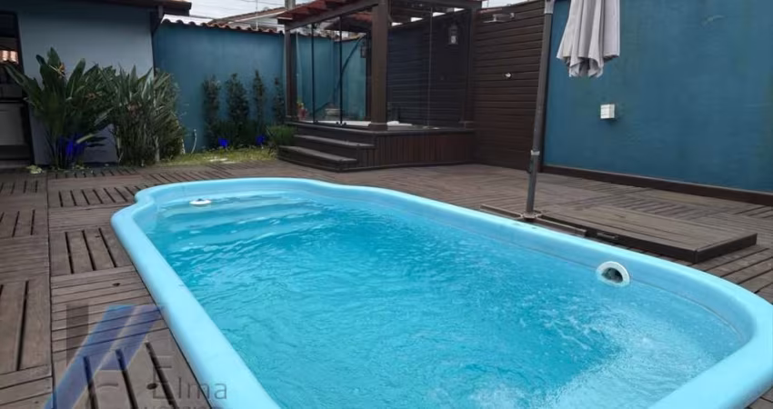 Ubatuba, Jardim Carolina - Linda casa com com 03 suítes e excelente área de lazer.