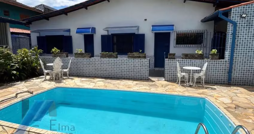 Ubatuba, Pereque Açu - Casa com 03 dormitórios sendo 01 suíte e área de lazer.