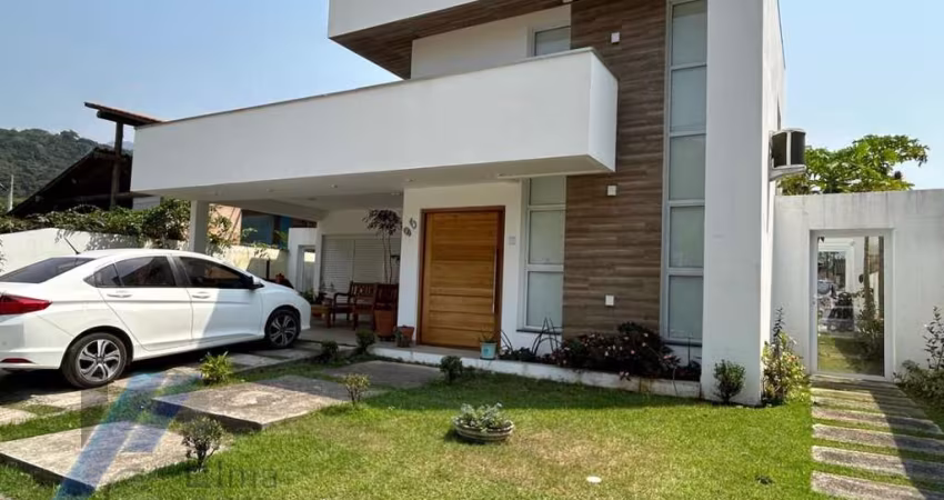 Ubatuba, Ubatuba Country - Casa sobrado com 04 suítes, espaço gourmet na área de lazer.