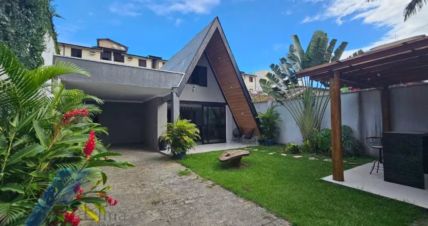 Ubatuba, Itaguá - Casa bem localizada com 03 dormitórios, sendo 01 suíte.