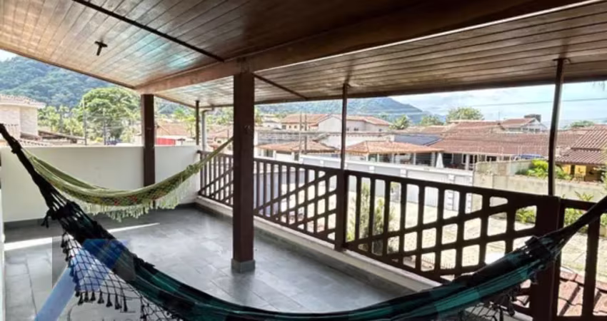 Ubatuba, jardim samambaia - casa com 04 dormitórios, mais 03 lofts.