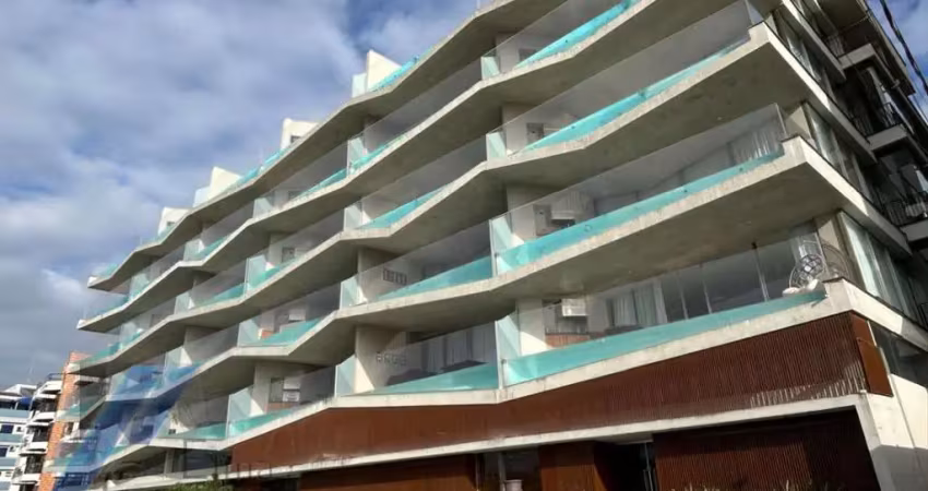 Ubatuba/sp, praia grande - apartamento frente mar mobiliada com 03 suítes, com área de lazer