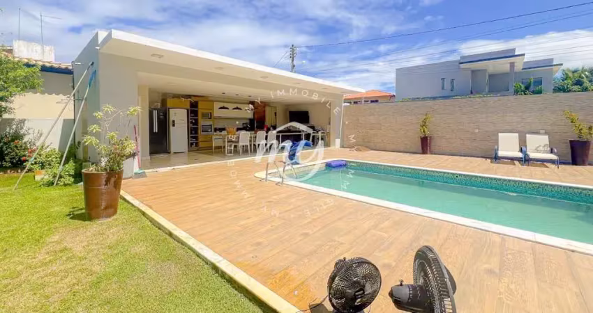 Guarajuba| casa duplex com 450m²| 6 dormitórios sendo 2 suítes| piscina e qiosque gourmet