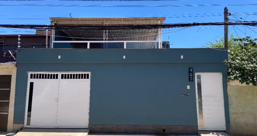 Casa para venda possui 65 m² com 3 quartos, 4 banheiros e terraço em Caioaba - Nova Iguaçu - RJ