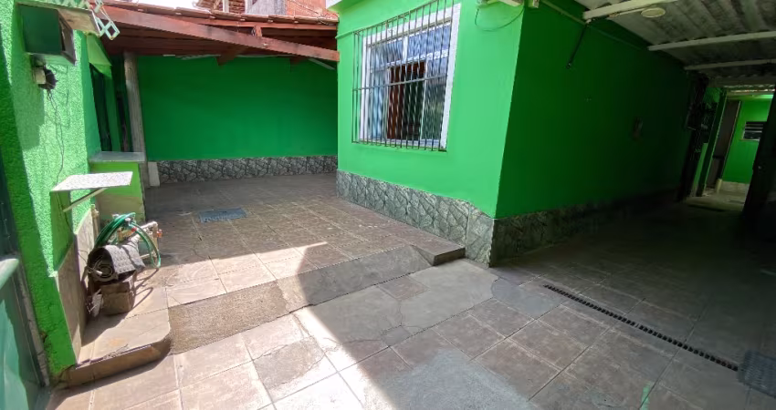 Casa com 2 quartos e quintal em Caioaba - Nova Iguaçu - R$ 210.000,00
