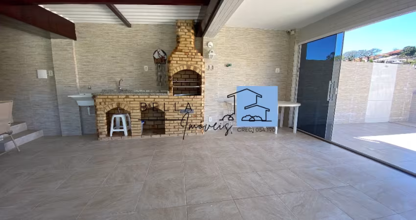 Casa à venda de 4 andares à 5 min. da praia de Ibicuí