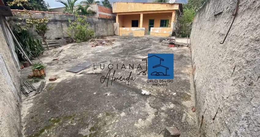 Vendo casa em nova iguaçu com amplo quintal por r$ 250 mil