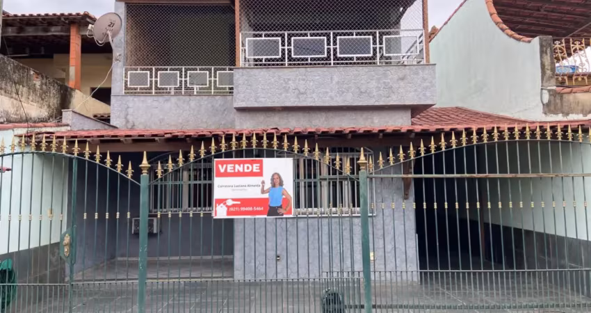 Casa com 3 quartos à venda na Rua Fernando de Souza Costa, 78, Caioaba, Nova Iguaçu