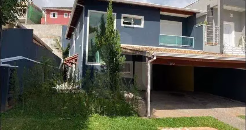 Linda casa de condomínio 280m² em Cotia com 4 suítes